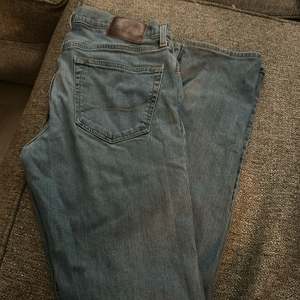 HOLLISTER LIGHT WASH JEANS 34x30